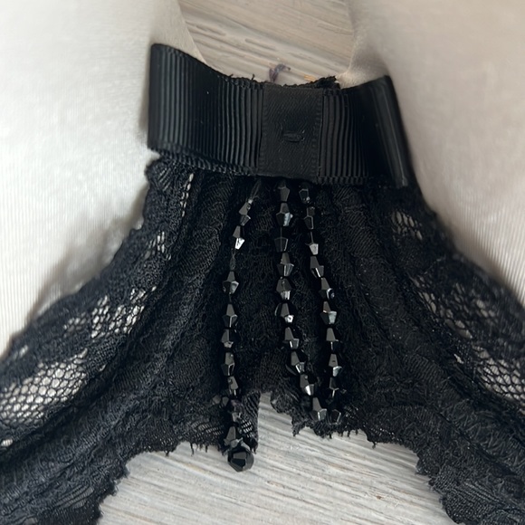 SOMA CREAM WITH BLACK LACE, BOW & BEAD TASSEL SIZE 36C - Picture 3 of 5